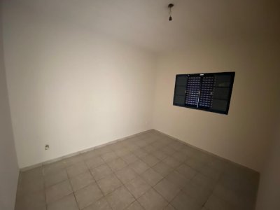 Imóvel Residencial - FUNDOS - Pq. Tiradentes