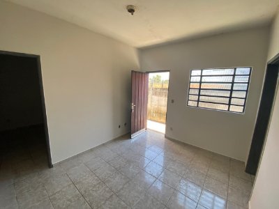 Imóvel Residencial - FUNDOS - Pq. Tiradentes